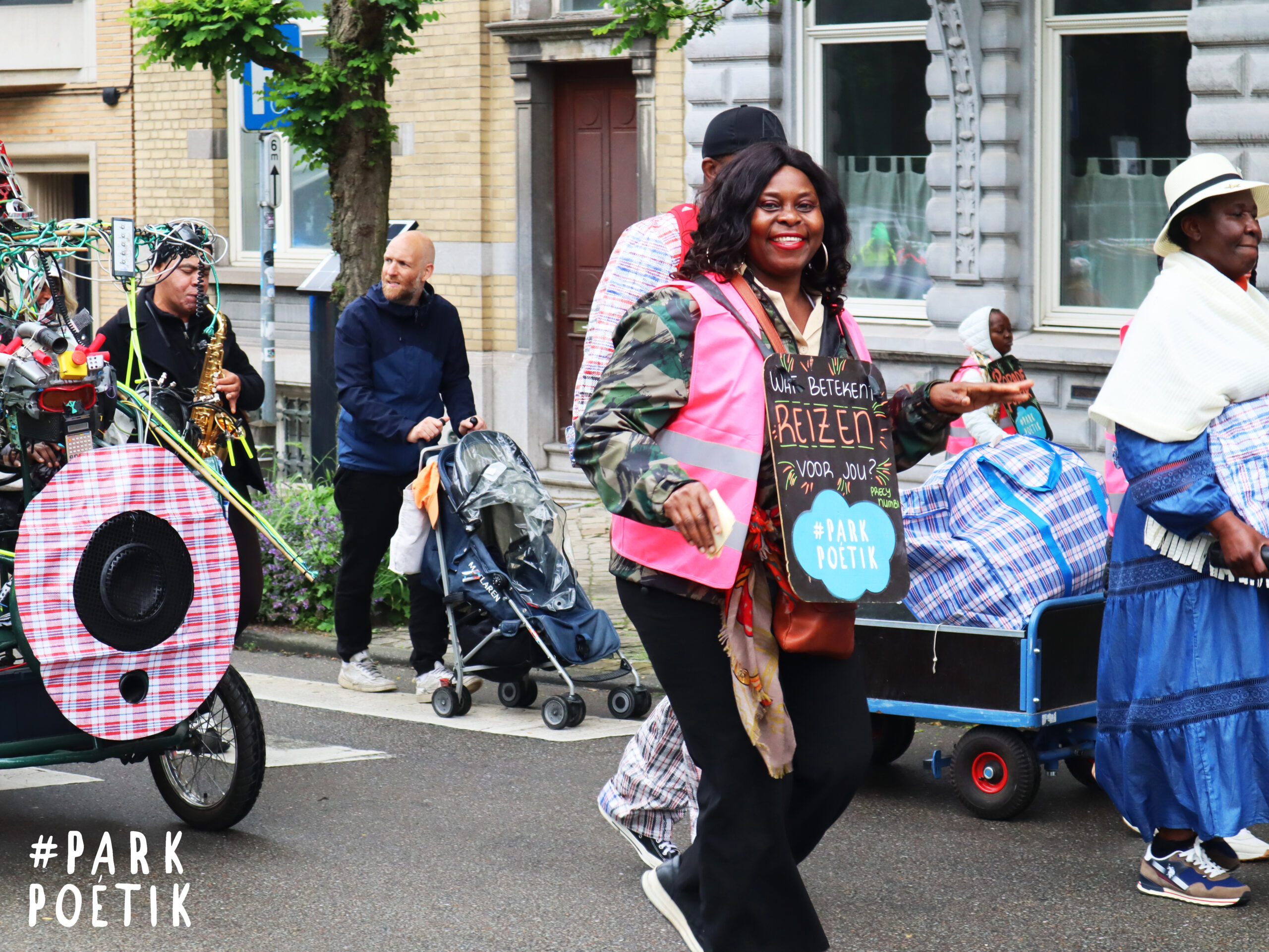 Vrijwilligers Parade Poétik 2024 © Dounia Mojahid